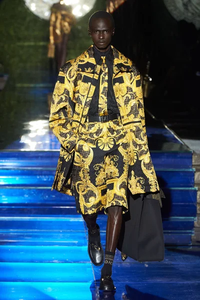 Look 7